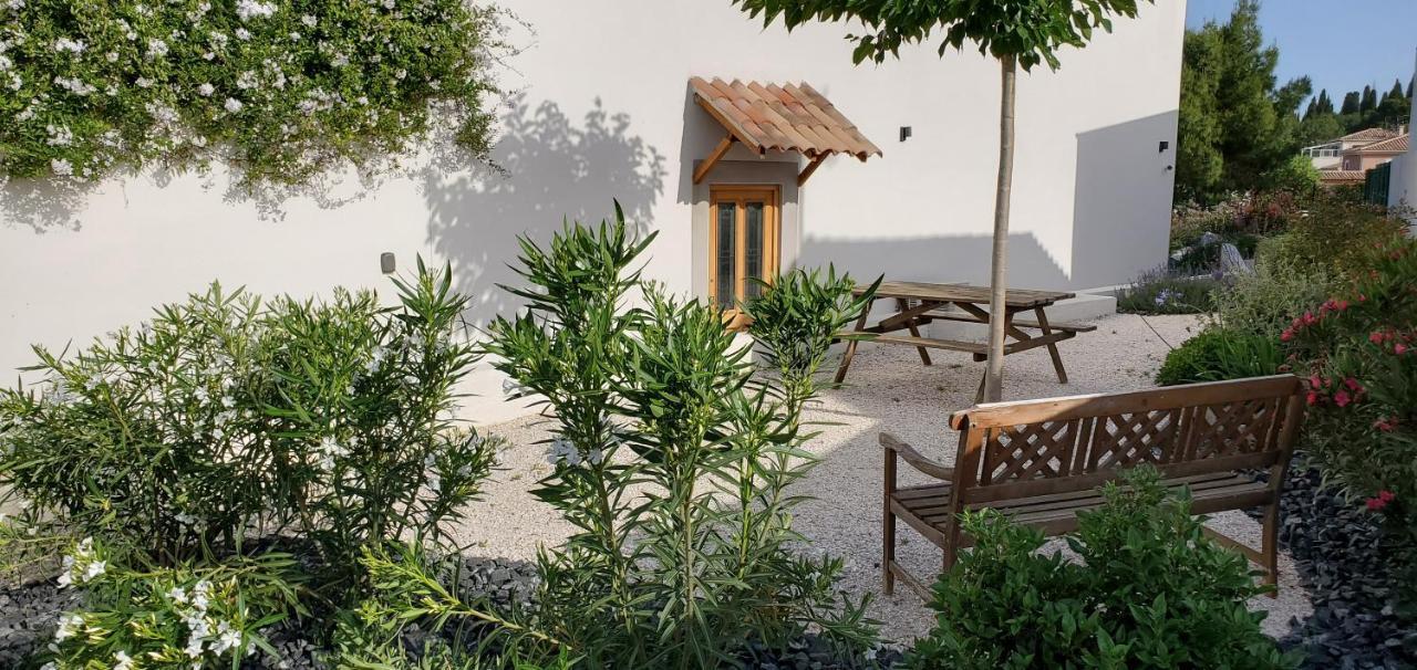 'Au Coeur Des Vignes' - Private Apartment & Garden Magalas Exterior photo
